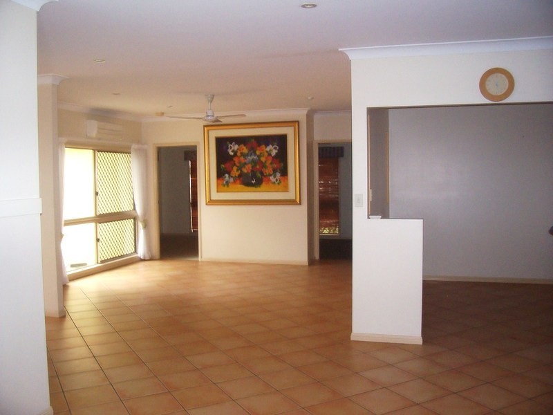 10 Staten, Mount Sheridan QLD 4868