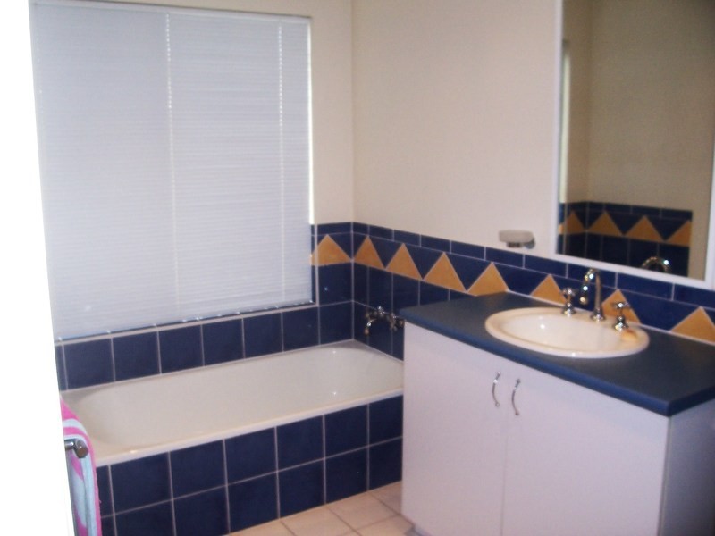 10 Staten, Mount Sheridan QLD 4868