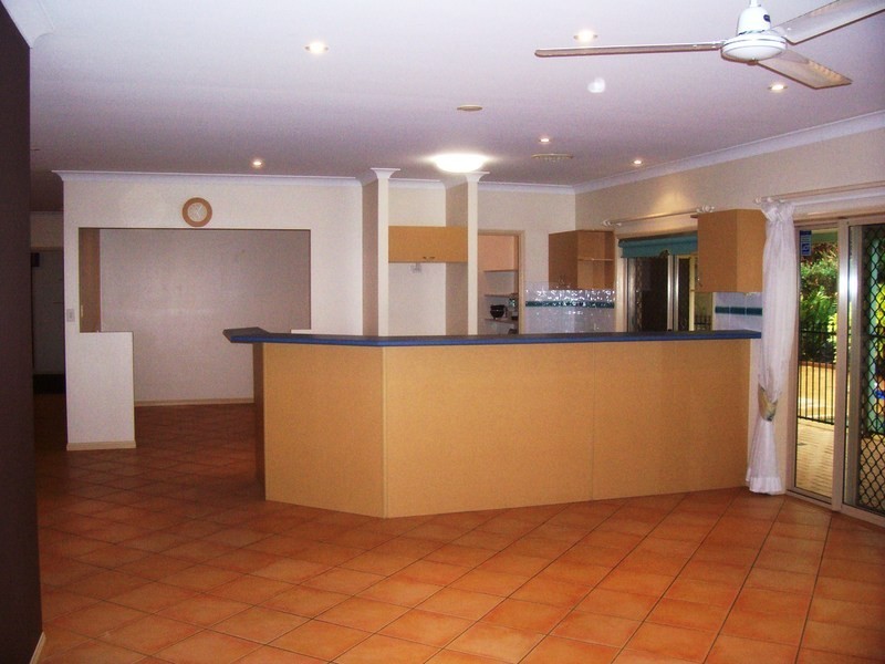10 Staten, Mount Sheridan QLD 4868