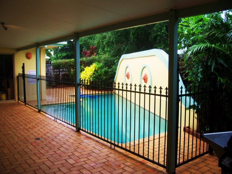 10 Staten, Mount Sheridan QLD 4868