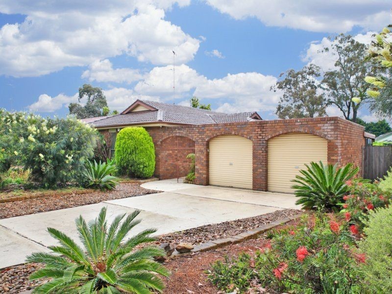 28 Crookston Drv, Camden South NSW 2570