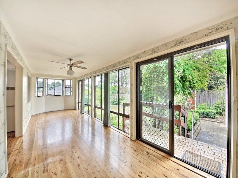 28 Crookston Drv, Camden South NSW 2570
