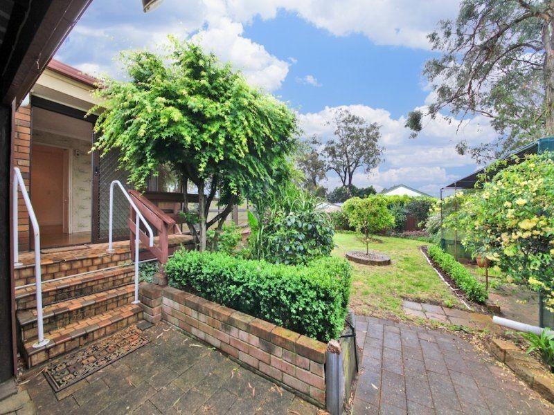 28 Crookston Drv, Camden South NSW 2570