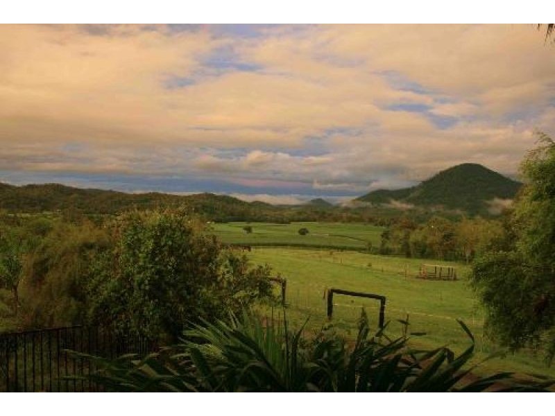 153 Sugar Loaf Road, Mirani QLD 4754