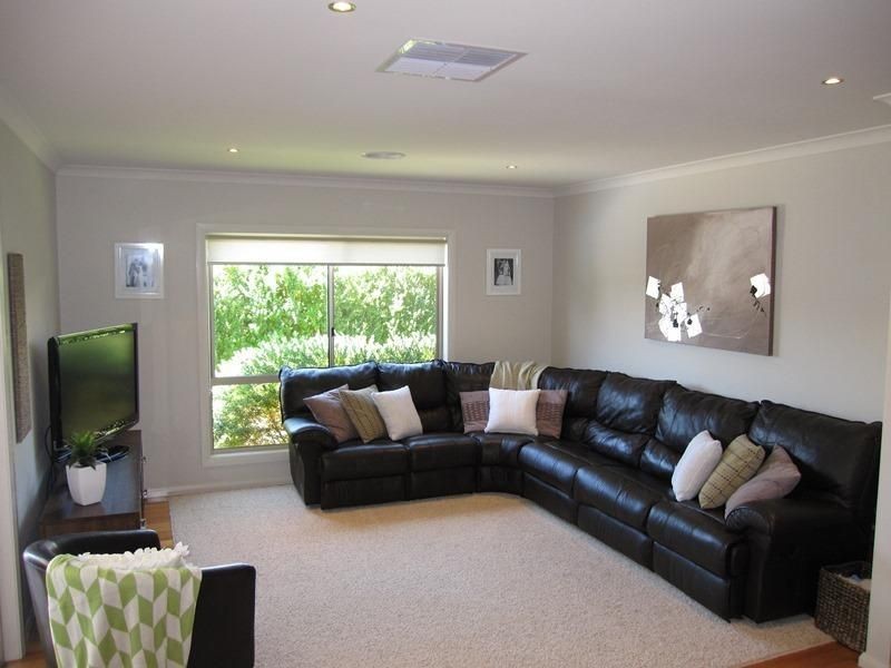 8 Peace St, Kangaroo Flat VIC 3555