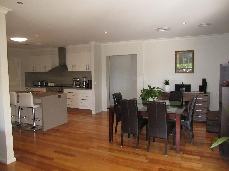 8 Peace St, Kangaroo Flat VIC 3555