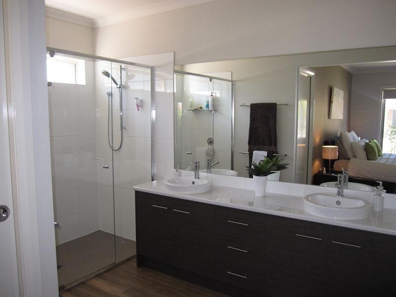 8 Peace St, Kangaroo Flat VIC 3555