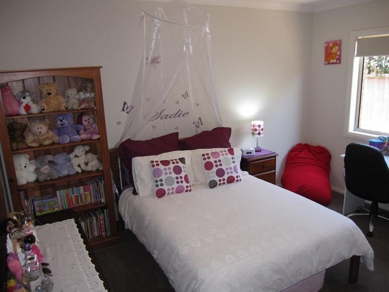 8 Peace St, Kangaroo Flat VIC 3555