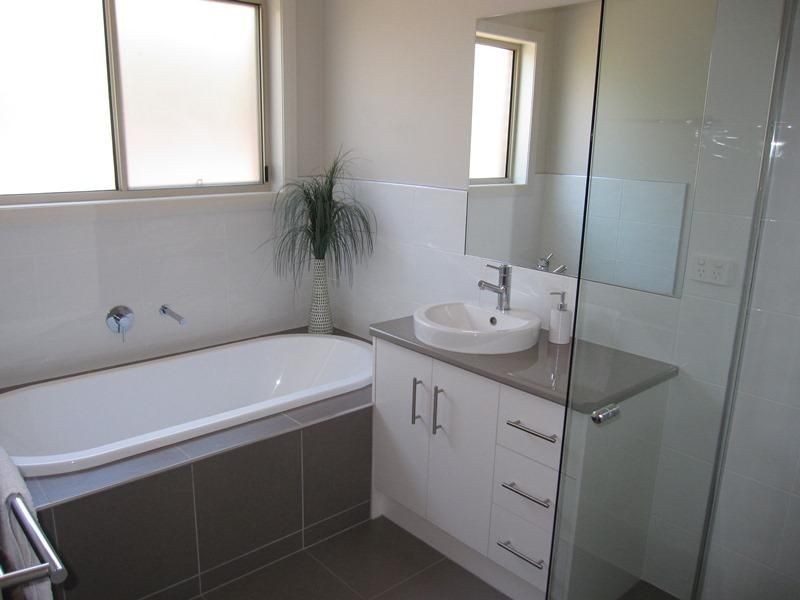 8 Peace St, Kangaroo Flat VIC 3555