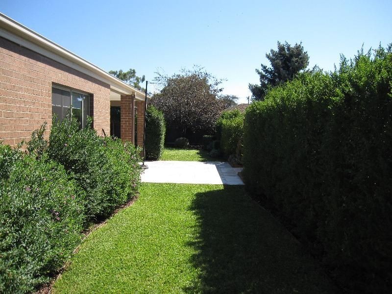 8 Peace St, Kangaroo Flat VIC 3555