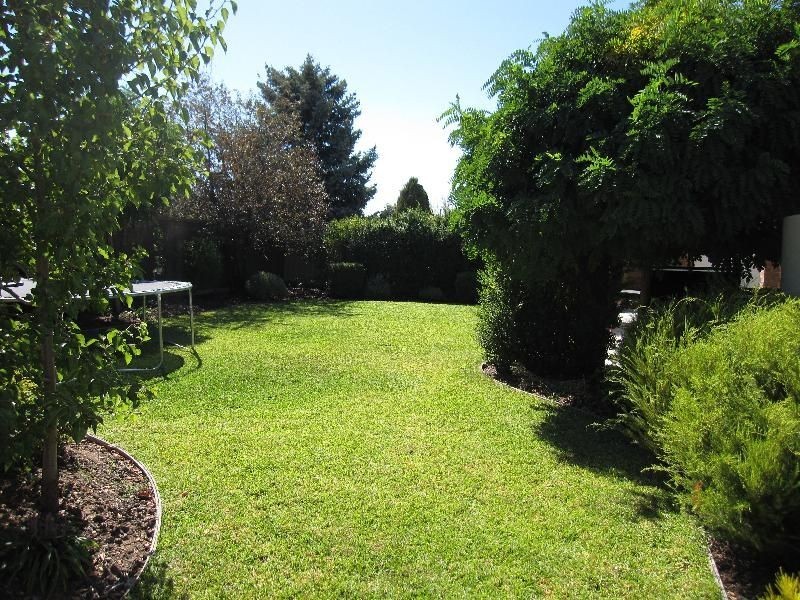 8 Peace St, Kangaroo Flat VIC 3555