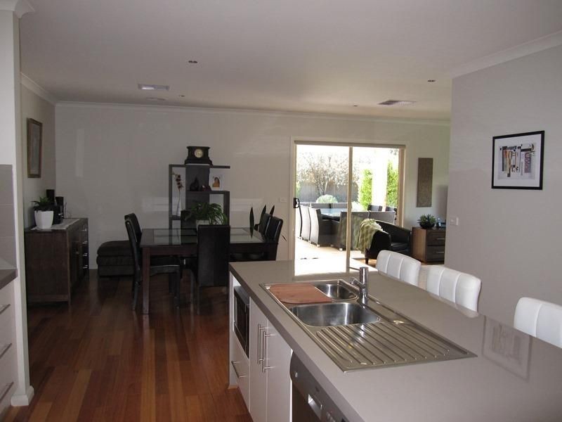 8 Peace St, Kangaroo Flat VIC 3555