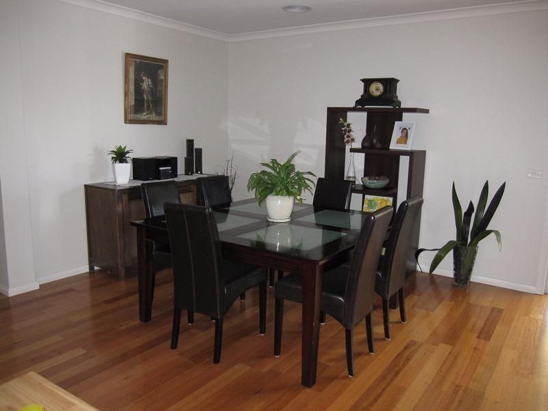 8 Peace St, Kangaroo Flat VIC 3555