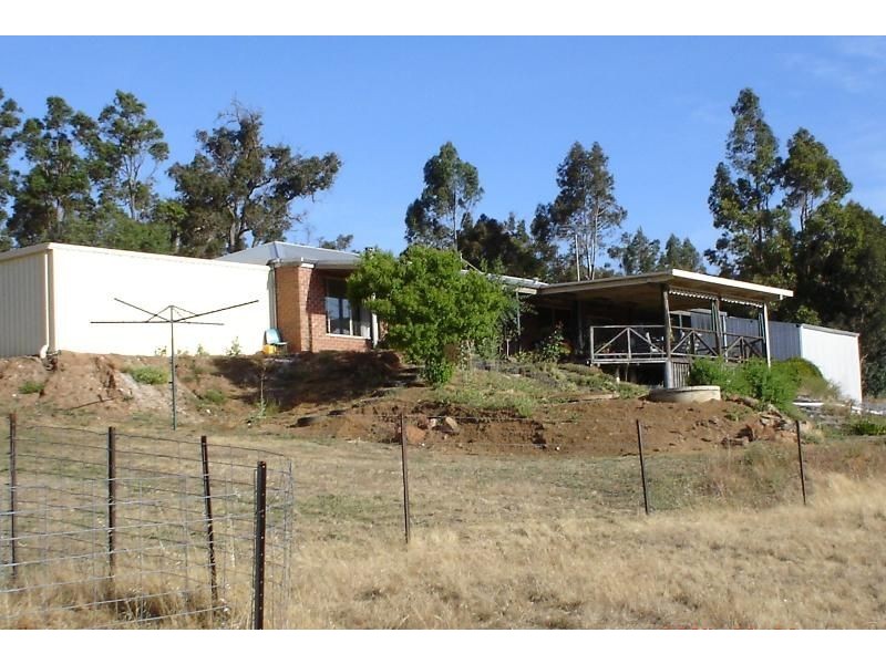 12 Campbells Road, Kangaroo Gully WA 6255