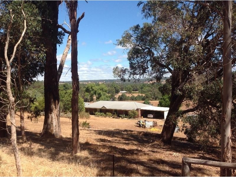 12 Campbells Road, Kangaroo Gully WA 6255