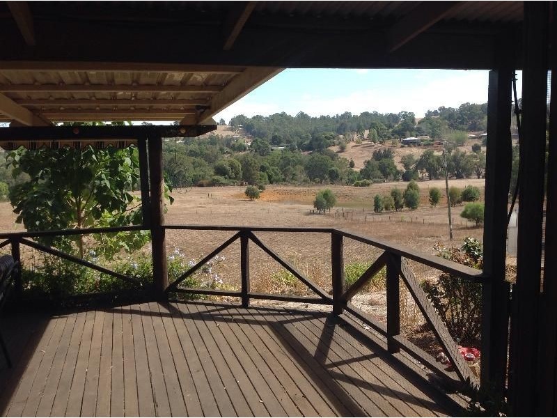 12 Campbells Road, Kangaroo Gully WA 6255