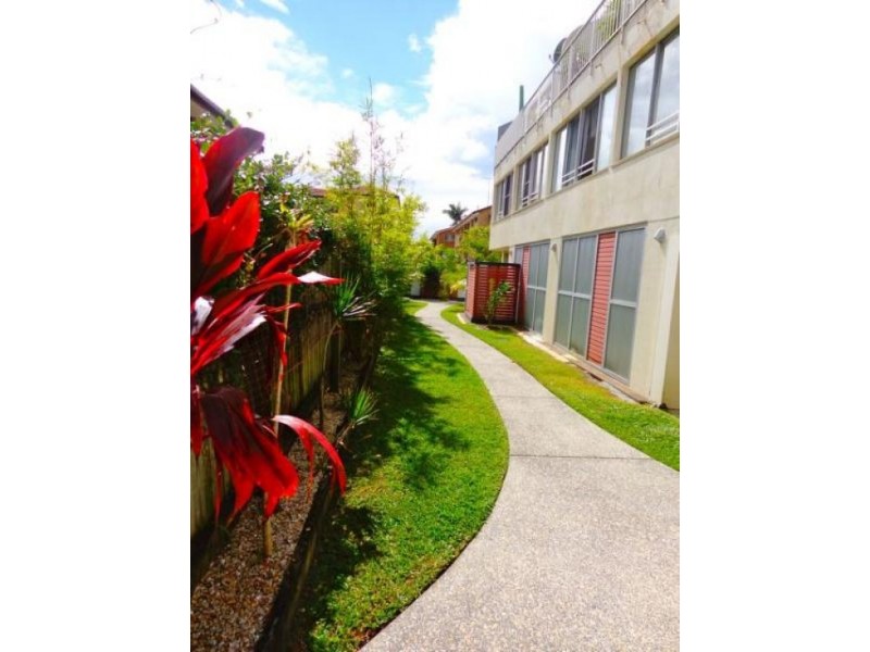 9/6 Nalla Crt, Palm Beach QLD 4221