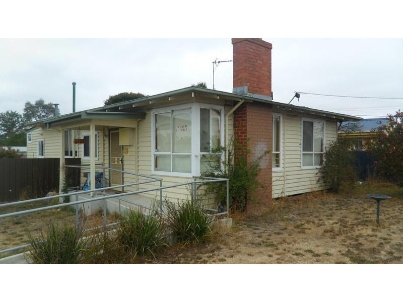 6 Violet Grove, Wendouree VIC 3355