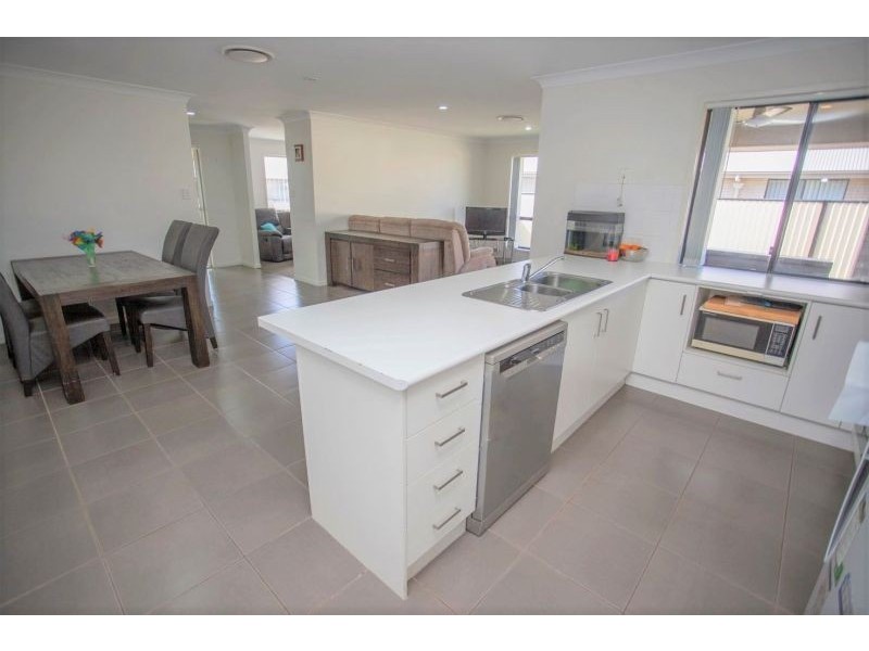 16 Cameron Street, Chinchilla QLD 4413