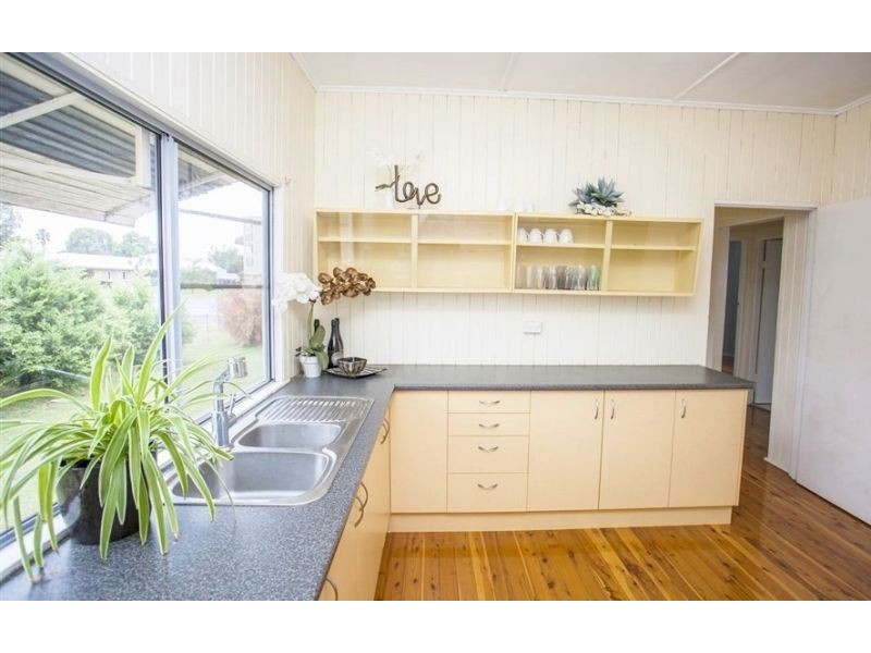 11 Evans Street, Chinchilla QLD 4413