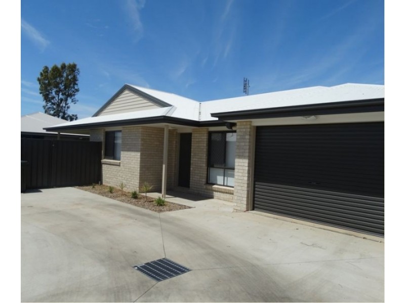 2 or 3/4 Dudley Street, Chinchilla QLD 4413