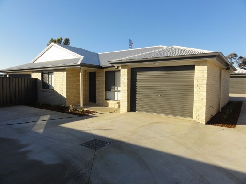 2 or 3/4 Dudley Street, Chinchilla QLD 4413