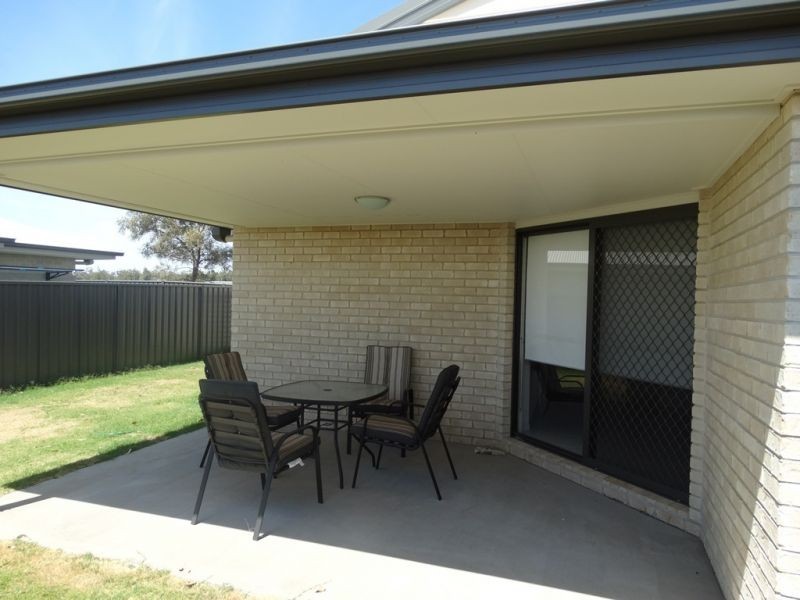 2 or 3/4 Dudley Street, Chinchilla QLD 4413