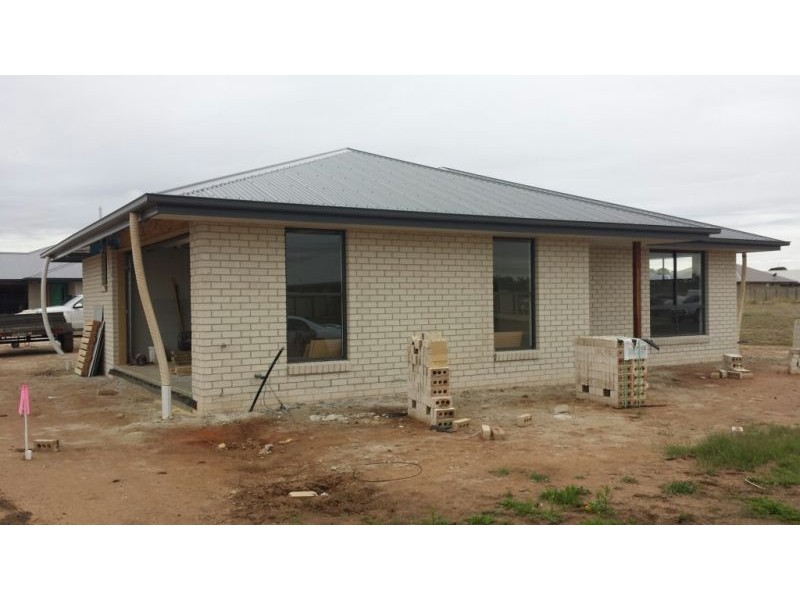 1 or 2/Lot 13 Dudley Street, Chinchilla QLD 4413