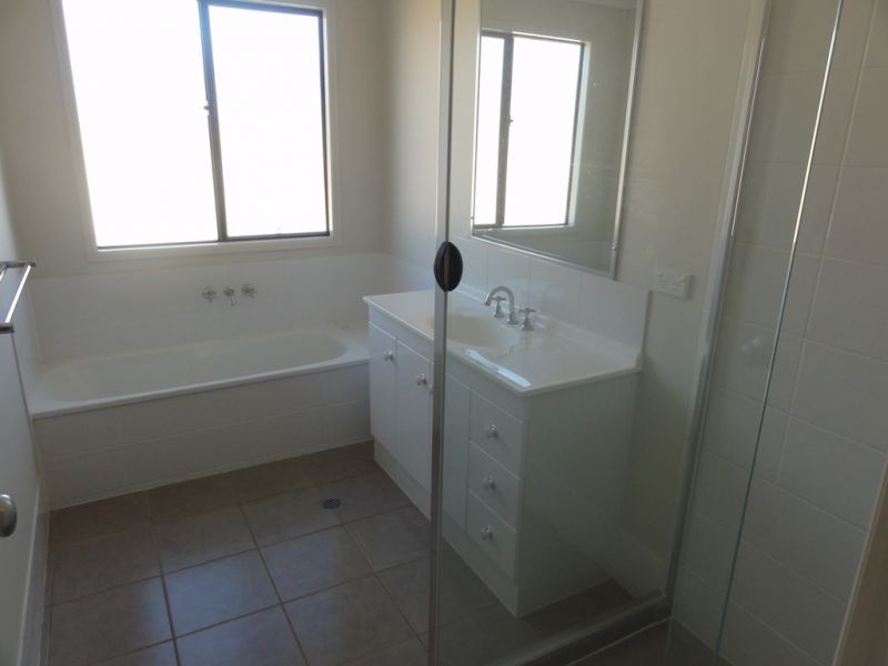 6 Henry Court, Tara QLD 4421