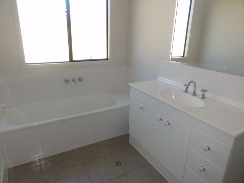 6 Henry Court, Tara QLD 4421