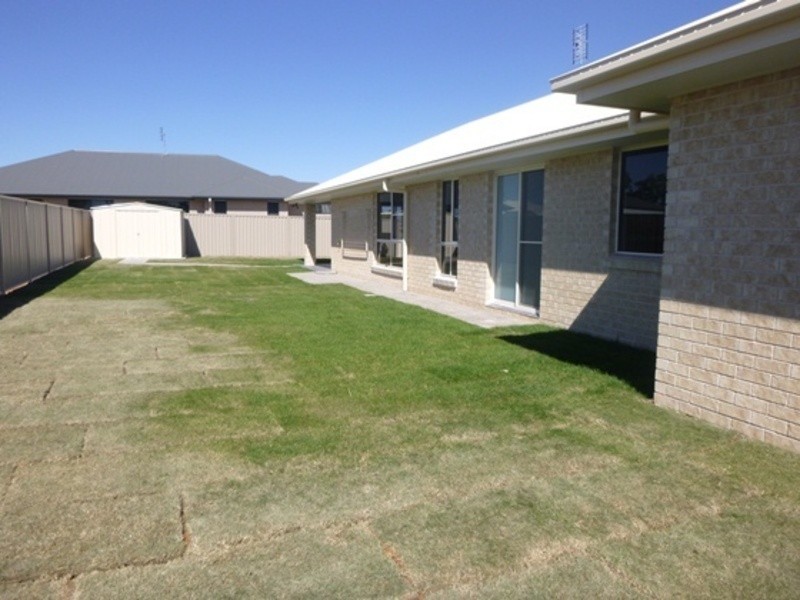 21 Acacia Drive, Miles QLD 4415