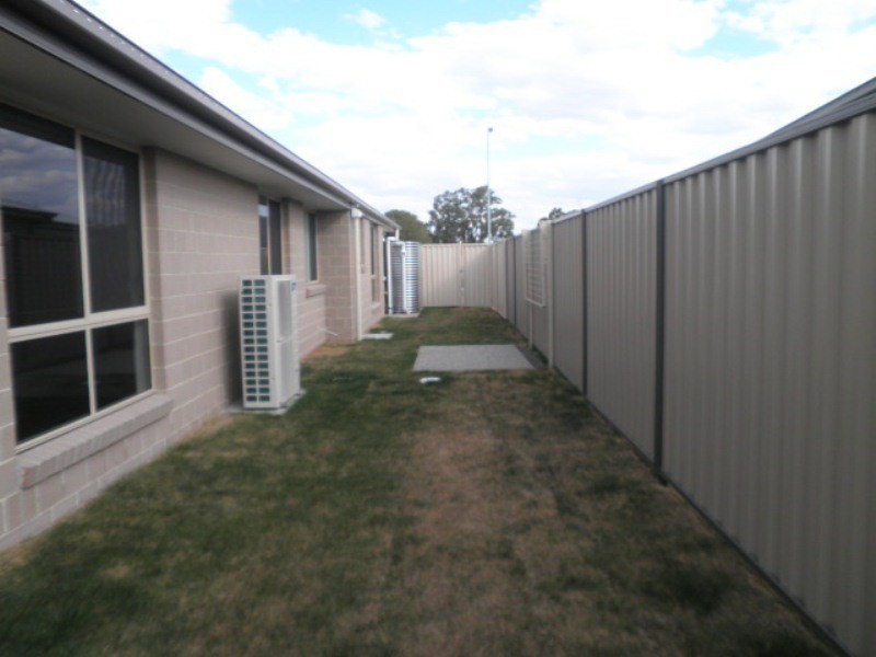 2/24 Skewis Street, Chinchilla QLD 4413