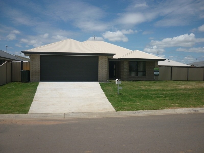 8 Lewis Street, Chinchilla QLD 4413