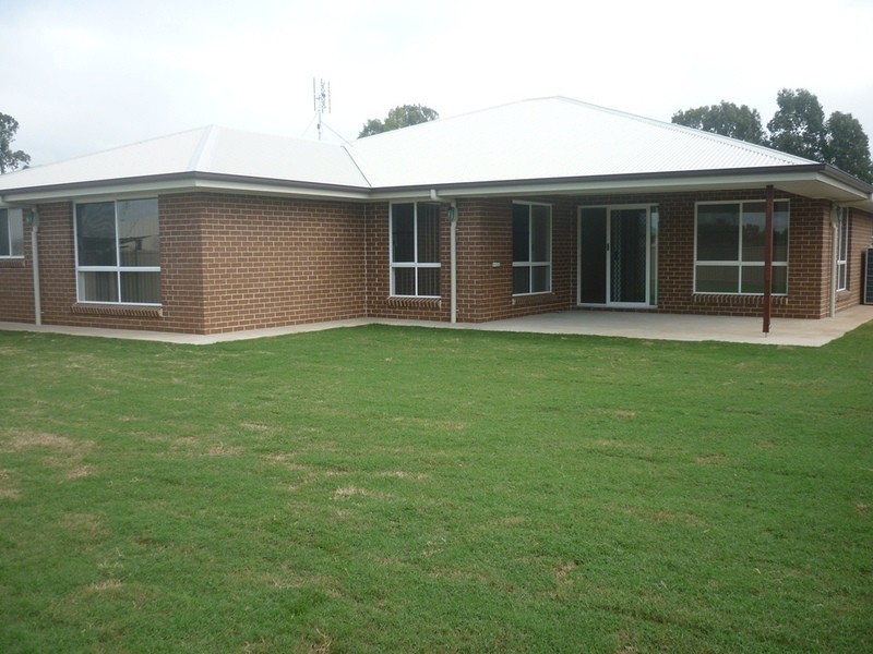 42 Sommerfeld Crescent, Chinchilla QLD 4413