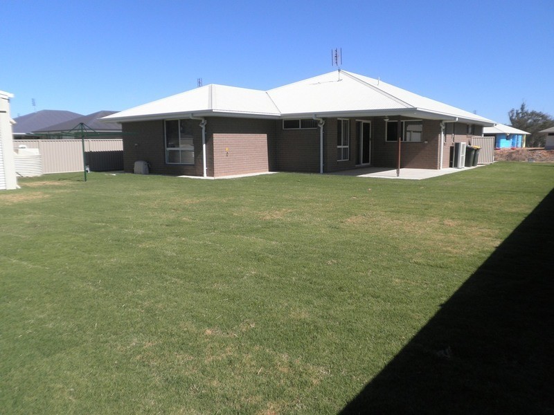 20  Cypress Pines Drive, Miles QLD 4415