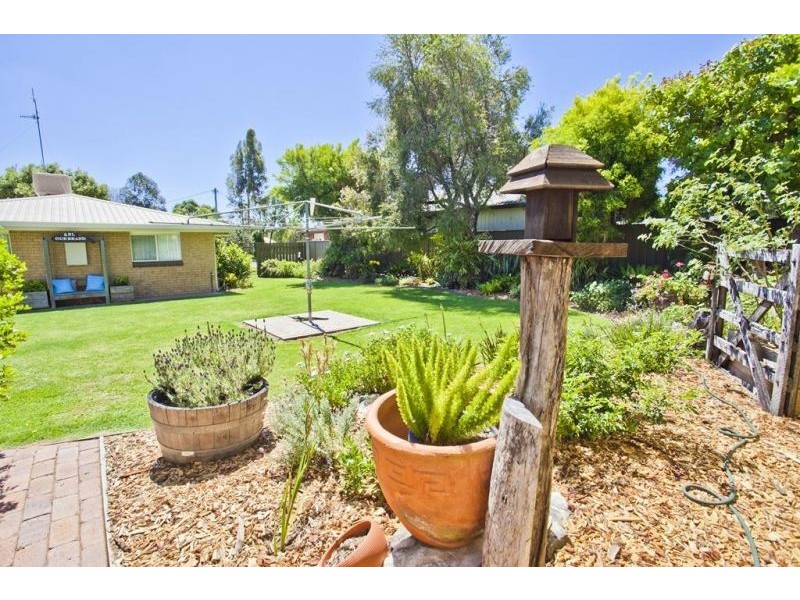 8 Warren Street, Chinchilla QLD 4413