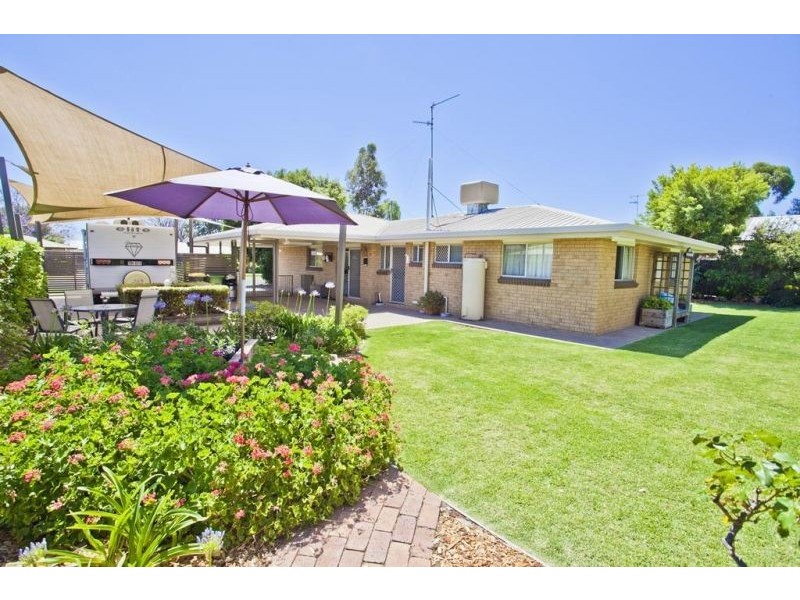 8 Warren Street, Chinchilla QLD 4413