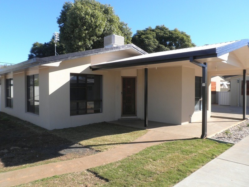 1/37 Barber St, Chinchilla QLD 4413