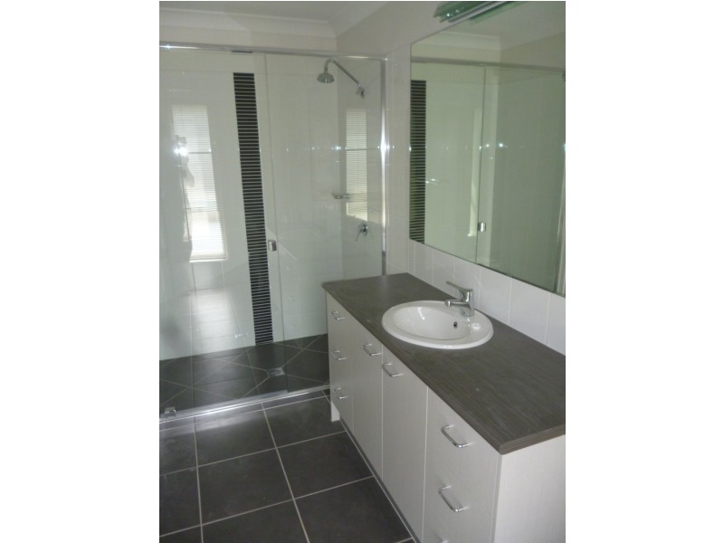 12 Cypress Pines Dr, Miles QLD 4415