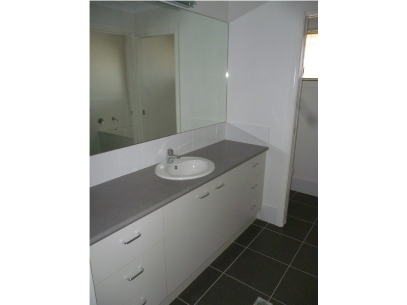 12 Cypress Pines Dr, Miles QLD 4415