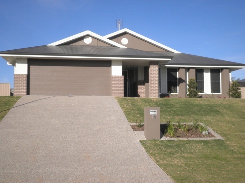 18 Cypress Pines Drive, Miles QLD 4415