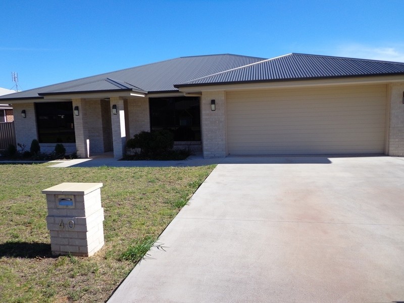 40 Sommerfeld Cres, Chinchilla QLD 4413