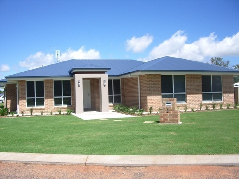 2 Sommerfeld Cres, Chinchilla QLD 4413