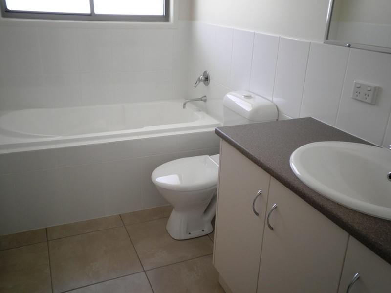 2 Irwin Street, Chinchilla QLD 4413