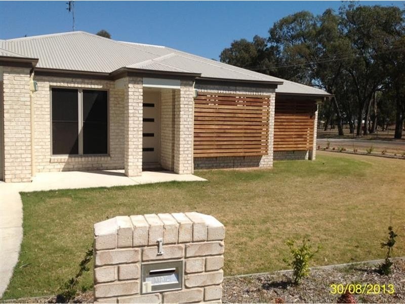 1/4 Crescent Avenue, Chinchilla QLD 4413