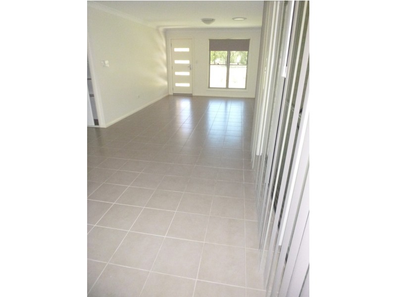 1/4 Crescent Avenue, Chinchilla QLD 4413