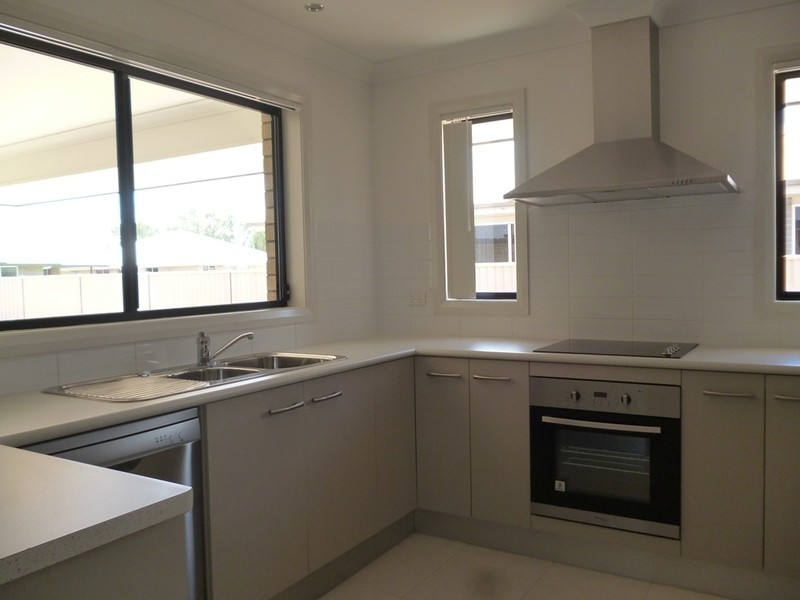 3  Hookswood Rd, Miles QLD 4415