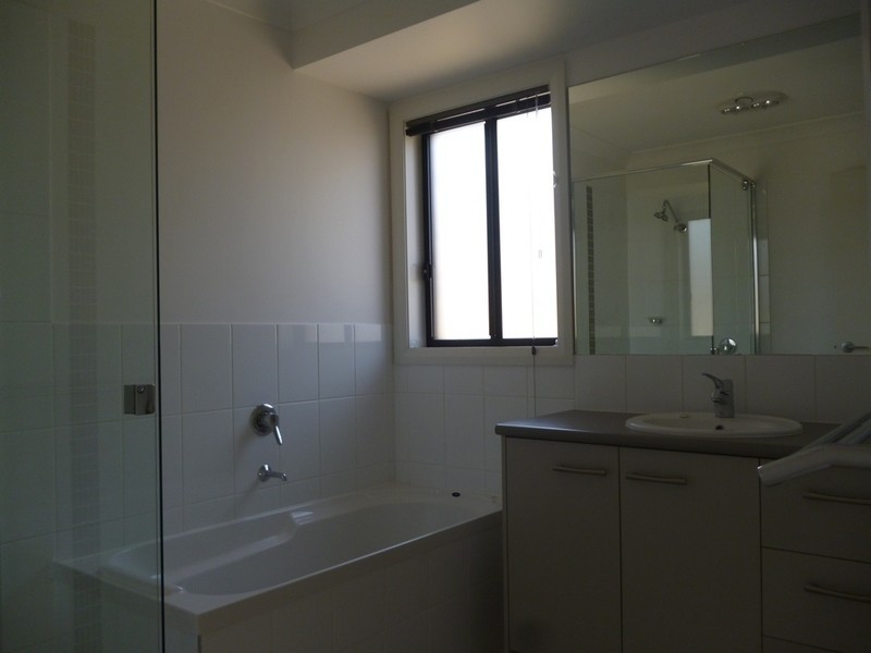 3  Hookswood Rd, Miles QLD 4415