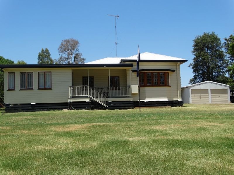 42 Oak Street, Chinchilla QLD 4413