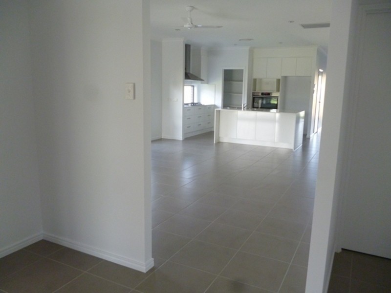 16 Parker Place, Chinchilla QLD 4413